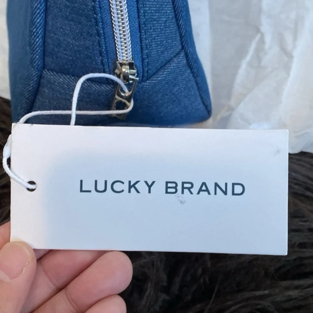 BNWT Lucky Brand Multi functional Travle Wedge Pouch - Picture 6 of 11